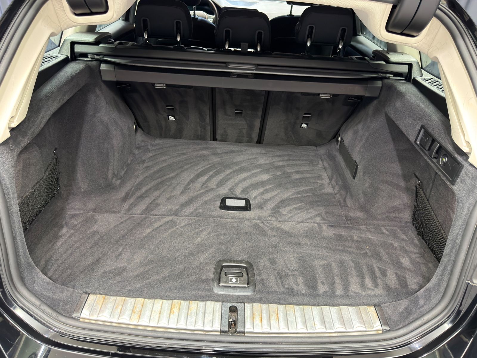 Fahrzeugabbildung BMW 320d xDrive Touring Advantage|NAVI|AHK|LED|