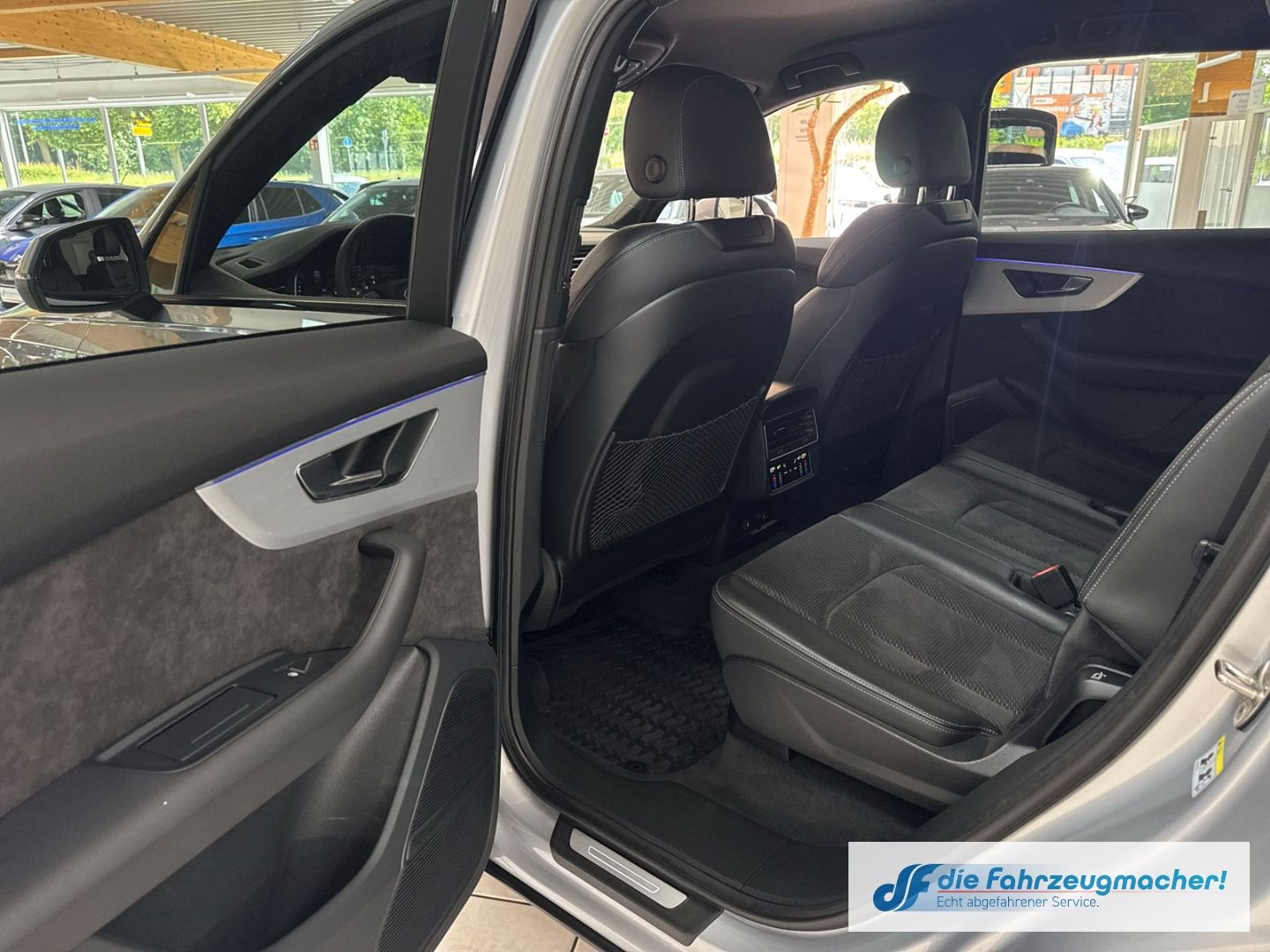 Fahrzeugabbildung Audi Q7 45 TDI quattro S-line Sportpaket LuftfeNiveau