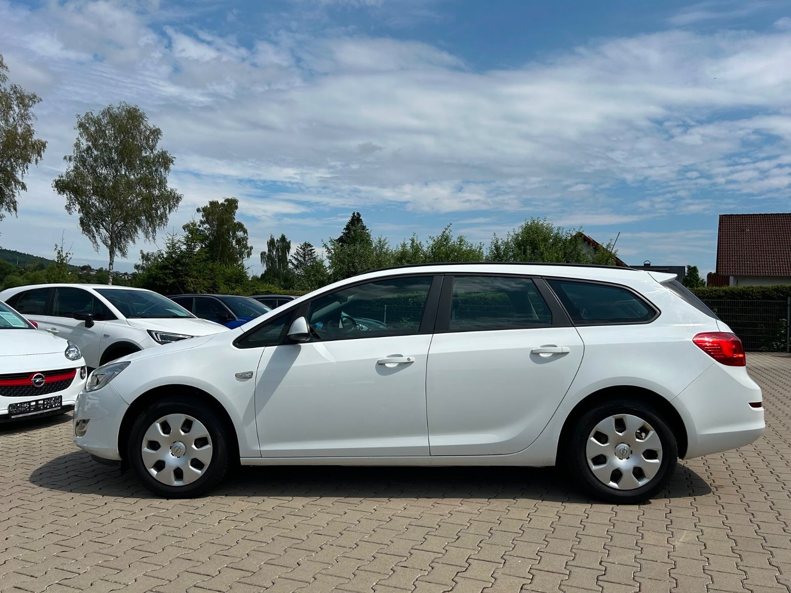 Fahrzeugabbildung Opel Astra J Sports Tourer Selection°PDC°Klima°Euro5°