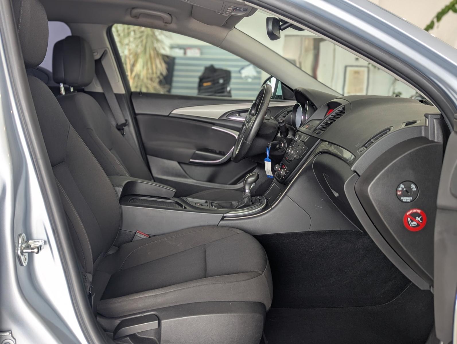 Opel Insignia 2013 — photo 18