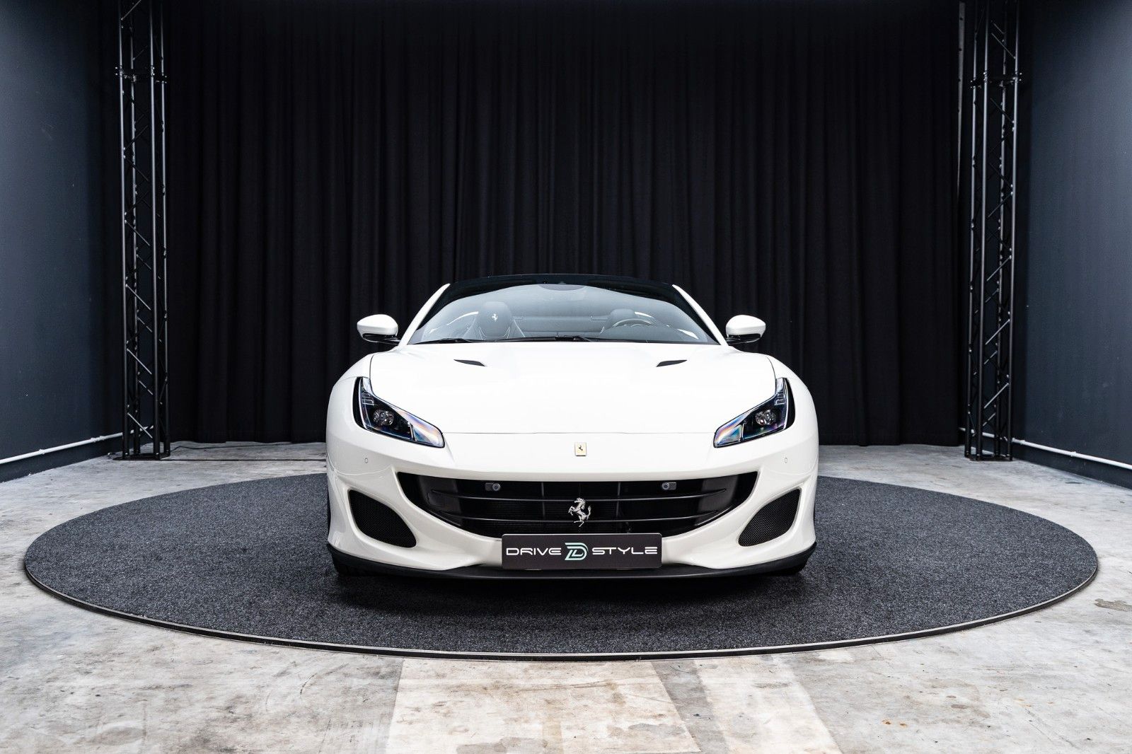 FERRARI Portofino 3.9 T V8 DCT · 5.660 km · Carbon-Lenk – Bild 9