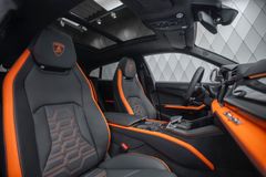 Urus 4.0 V8 SE GREY/BLACK ORANGE PANO B&amp;O