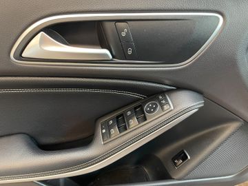 Mercedes-Benz CLA 200 Shooting Brake *KAM*NAVI*LED*PDC*PANO*