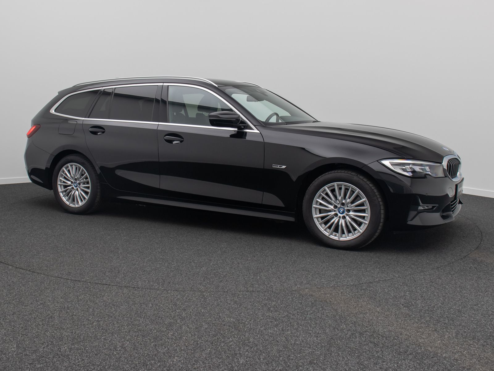 Fahrzeugabbildung BMW 320e Sport Line DAB HiFi CockPitPr Alarm PDC LED