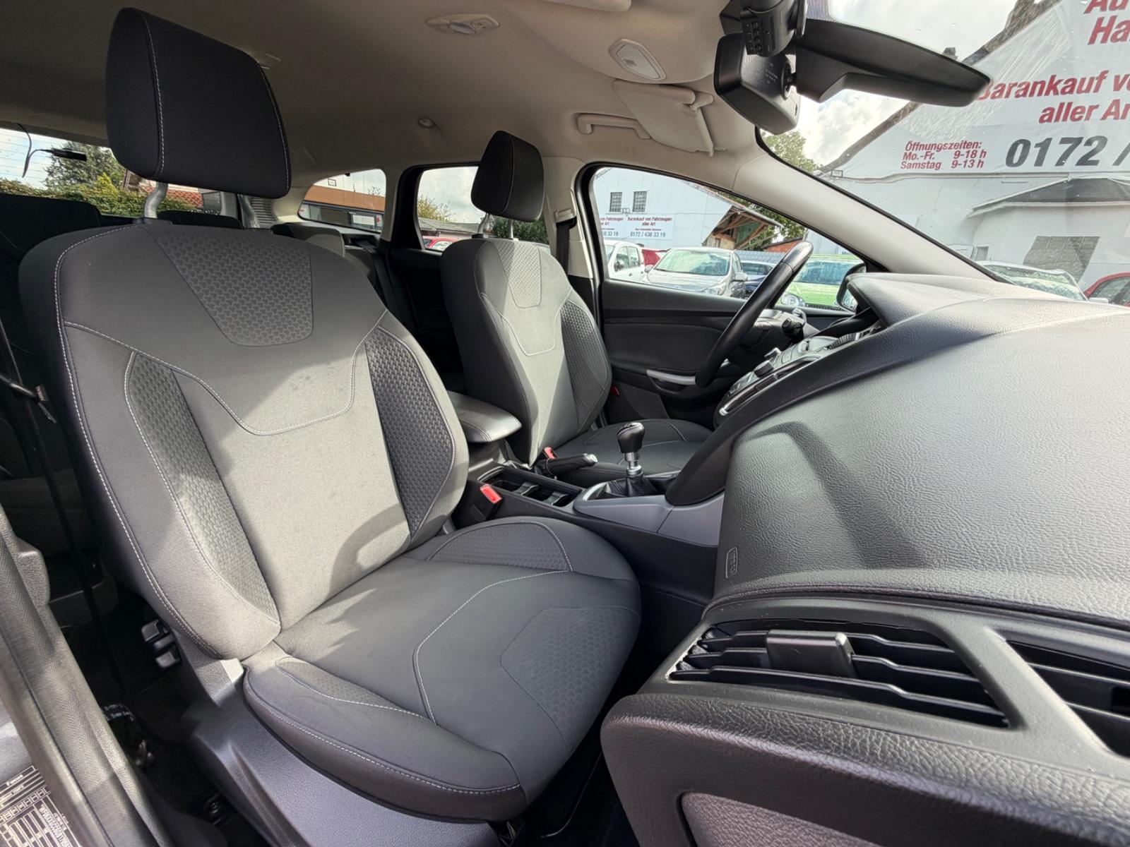 Ford Focus Turnier Sport Sportsitze Sport Lenkrad