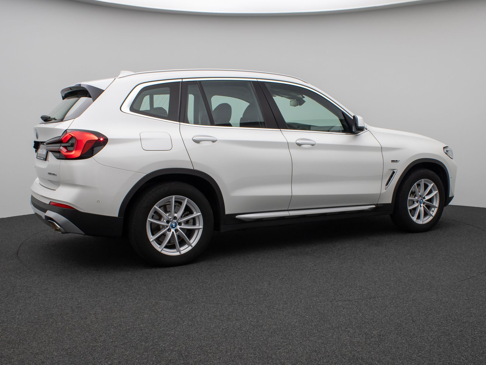 Fahrzeugabbildung BMW X3 xD30e Kamera HUD DAB Lenkrhzg Alarm AHK Sport