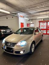 Volkswagen Vw Jetta 1.6 fsi Highline - VW Jetta Gebrauchtwagen in Berlin