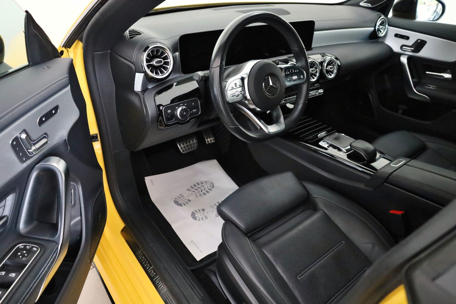 Fahrzeugabbildung Mercedes-Benz CLA 200d SB AMG Leder,Navi,LED,ACC,Burmester,360