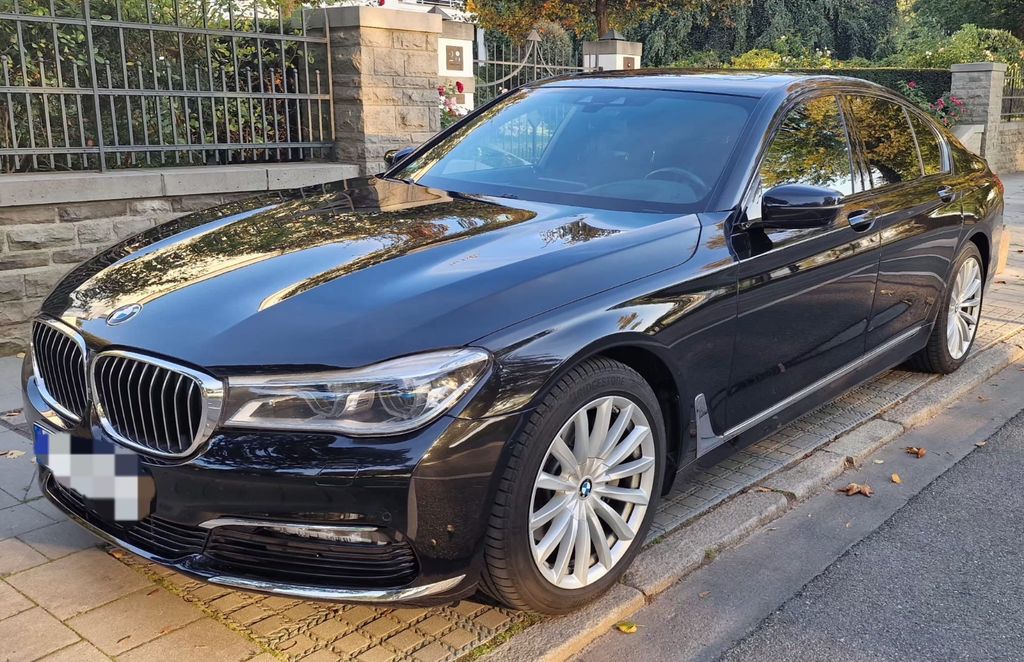 Image of BMW 730