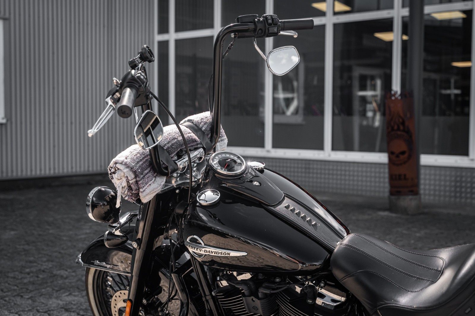 Fahrzeugabbildung Harley-Davidson FLHC Heritage - Chicano Umbau - Motorumbau -