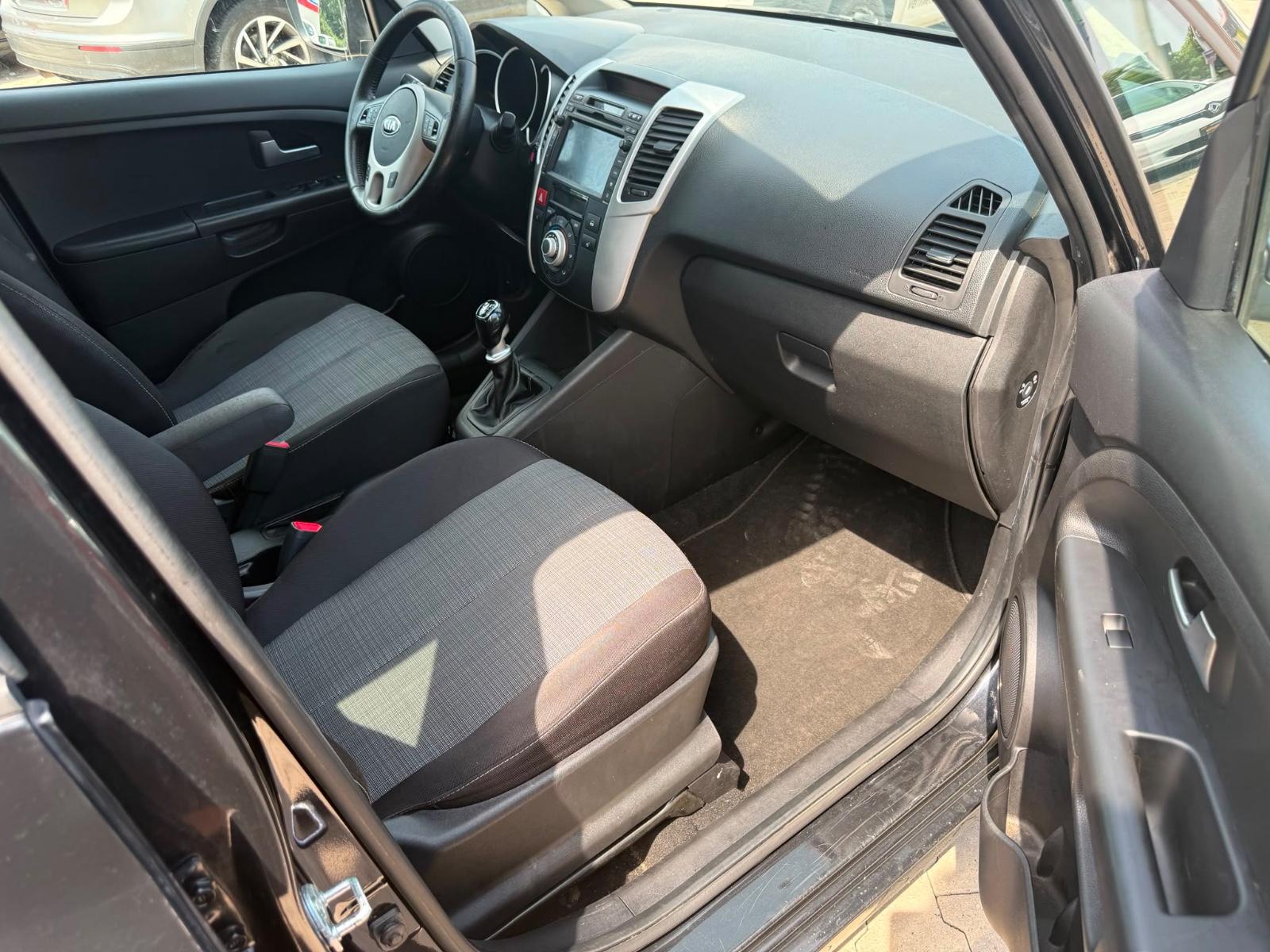 Kia Venga 2013 — photo 10