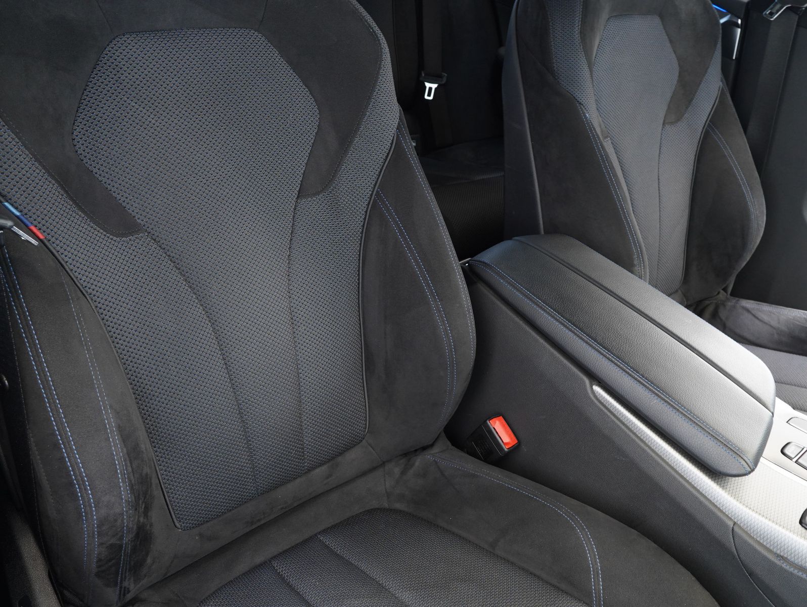 Fahrzeugabbildung BMW 530 i Touring M Sportpaket ACC/FERNPARKEN/AHK
