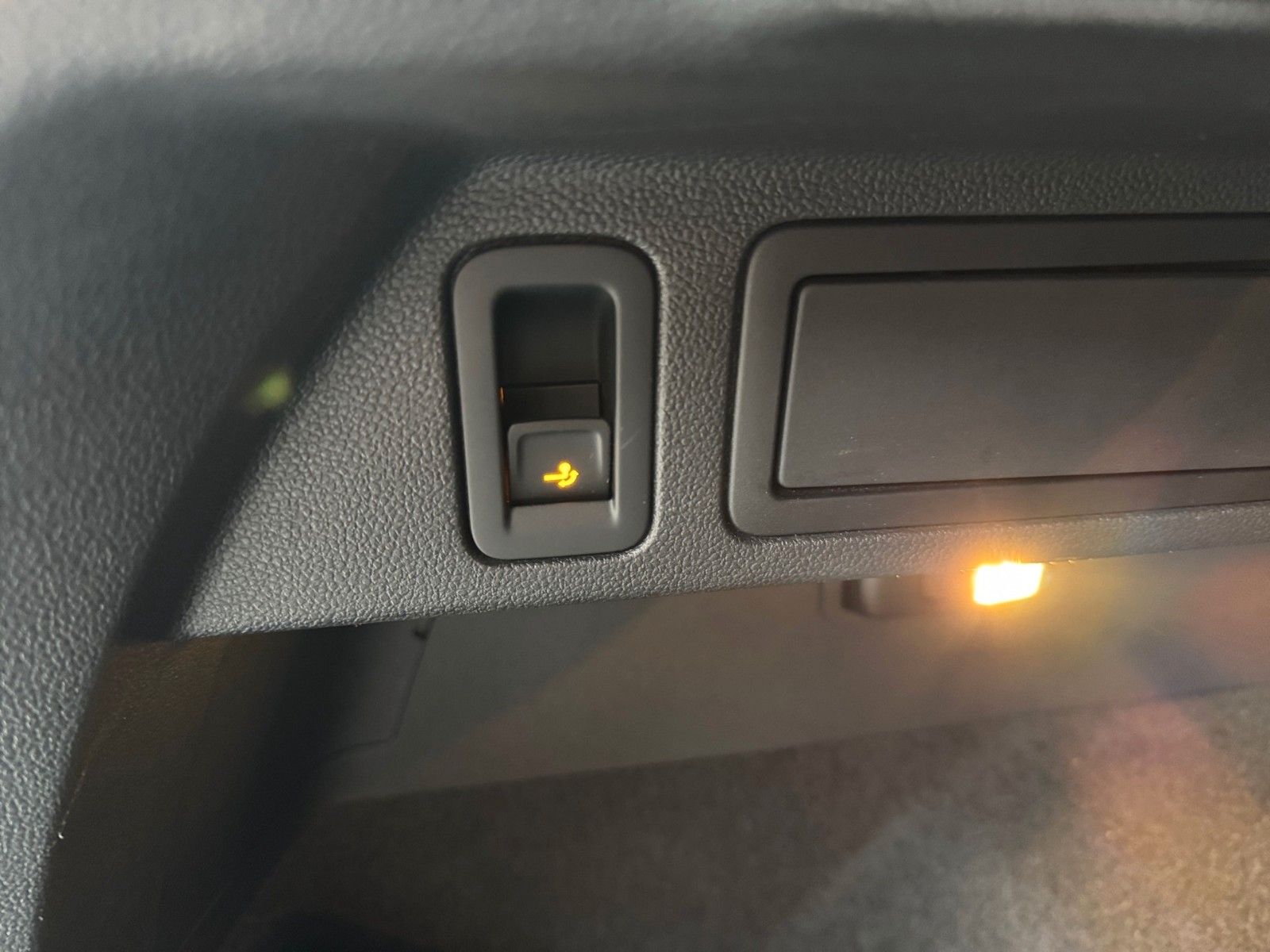 Fahrzeugabbildung Volkswagen Tiguan Elegance 4Motion 2.0 TDI