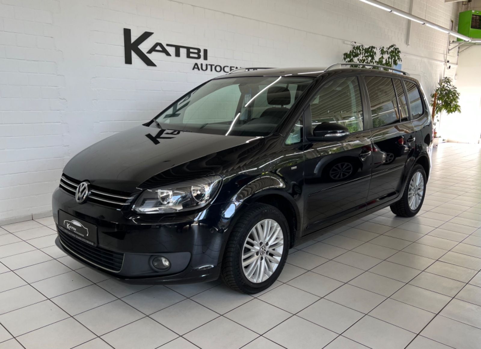 Volkswagen Touran - 1