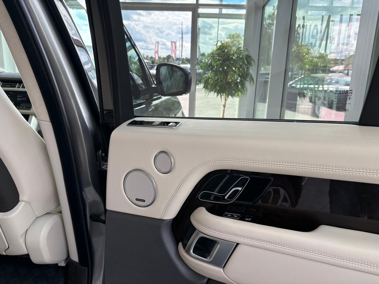 Fahrzeugabbildung Land Rover Range Rover P400e Autobiography Hybrid