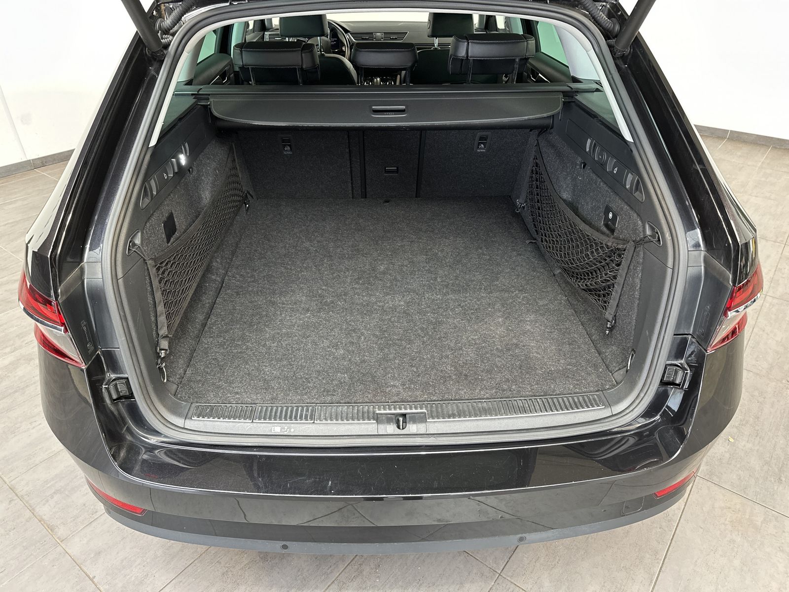 Fahrzeugabbildung SKODA Superb Combi 1.4 TSI DSG L&K iV NAV+LED+360°+VC
