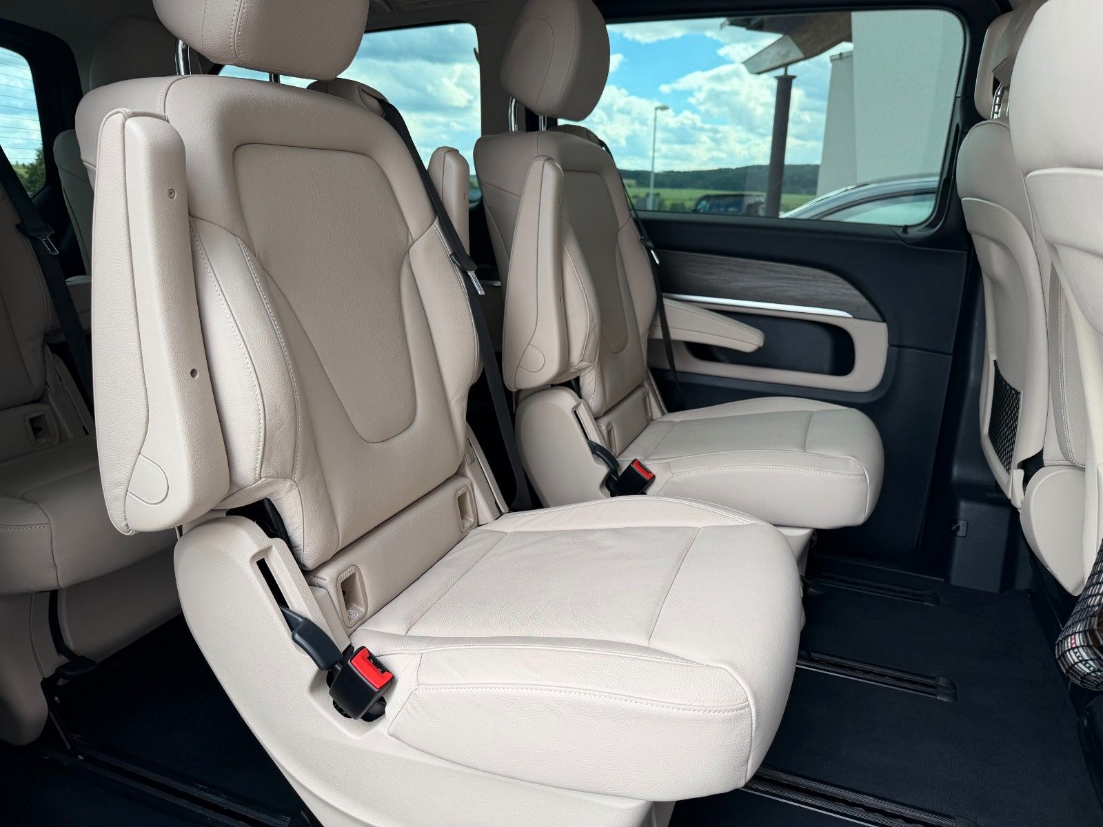 Fahrzeugabbildung Mercedes-Benz V 300 d AVA DISTRONIC 360Kamera