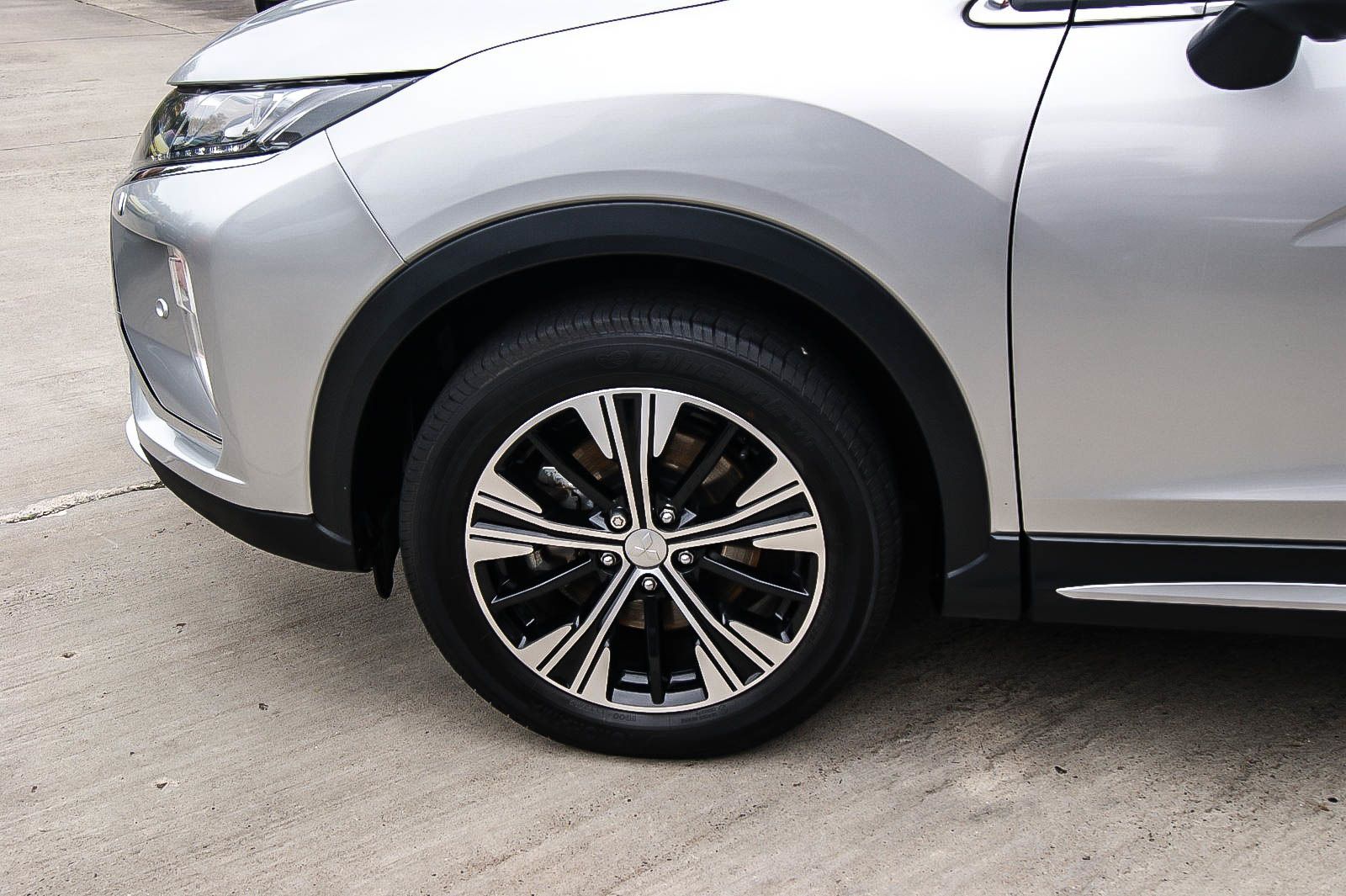 Fahrzeugabbildung Mitsubishi Eclipse Cross Intro Edition2WD 1HAND LED HEAD-UP