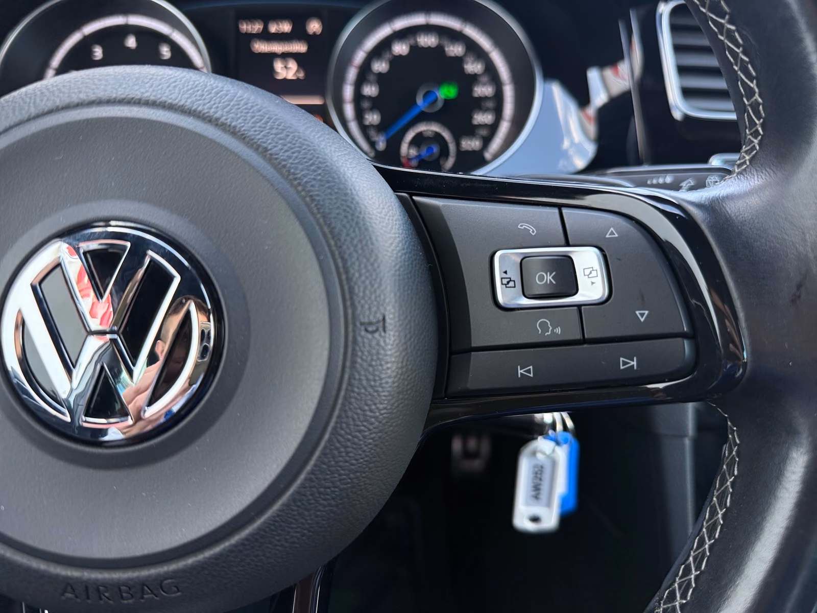 Volkswagen Golf VII 2.0 R BMT 4Motion Xenon Leder PDC Navi