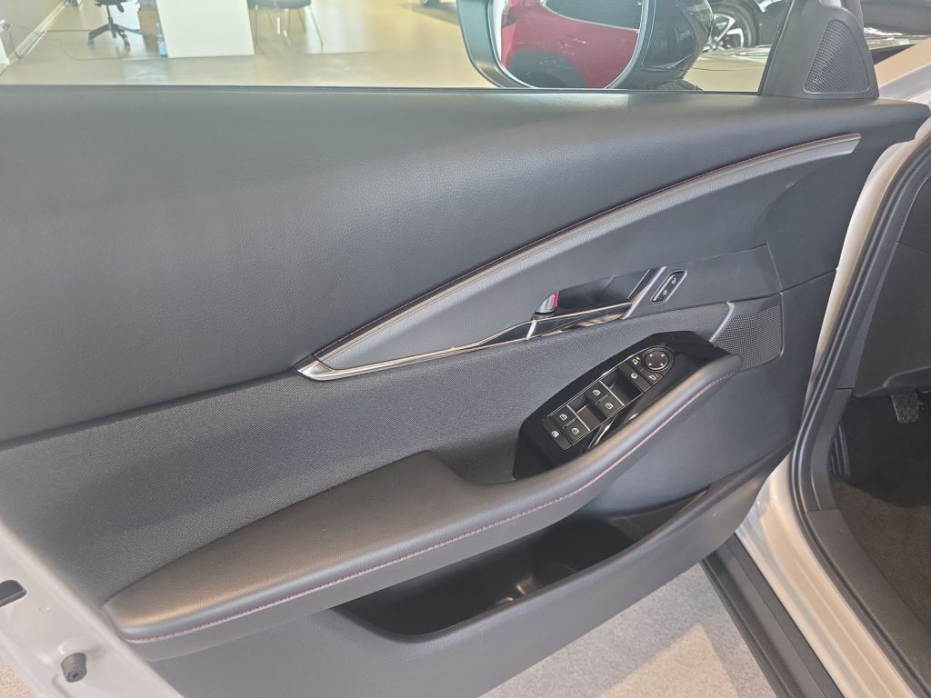 MAZDA CX-30 HOMURA 2.5G 140PS Navi Kamera LED-Licht MAZDA CX-30 HOMURA 2.5G 140PS Navi Kamera LED-Licht