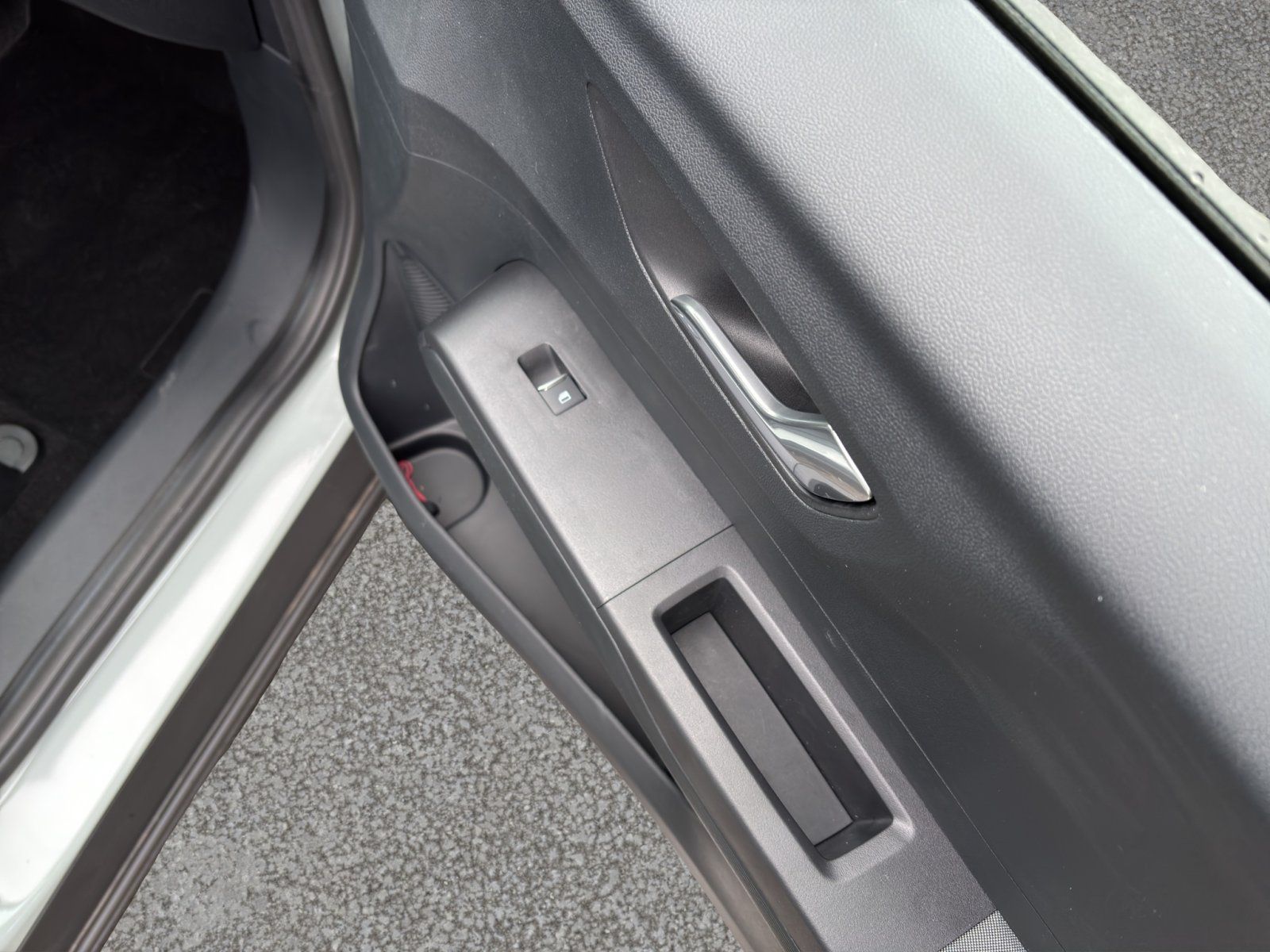 Fahrzeugabbildung Ford Tourneo Courier eMotor BEV Titanium