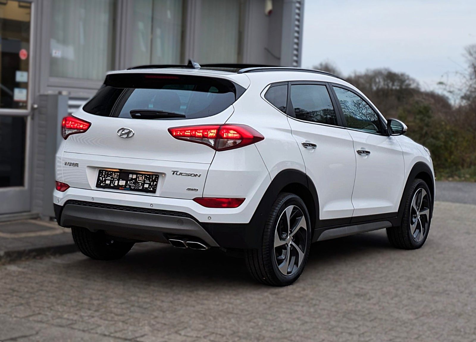 Fahrzeugabbildung Hyundai Tucson PREMIUM 4WD LEDER NAVI PANO PARKASS. LED