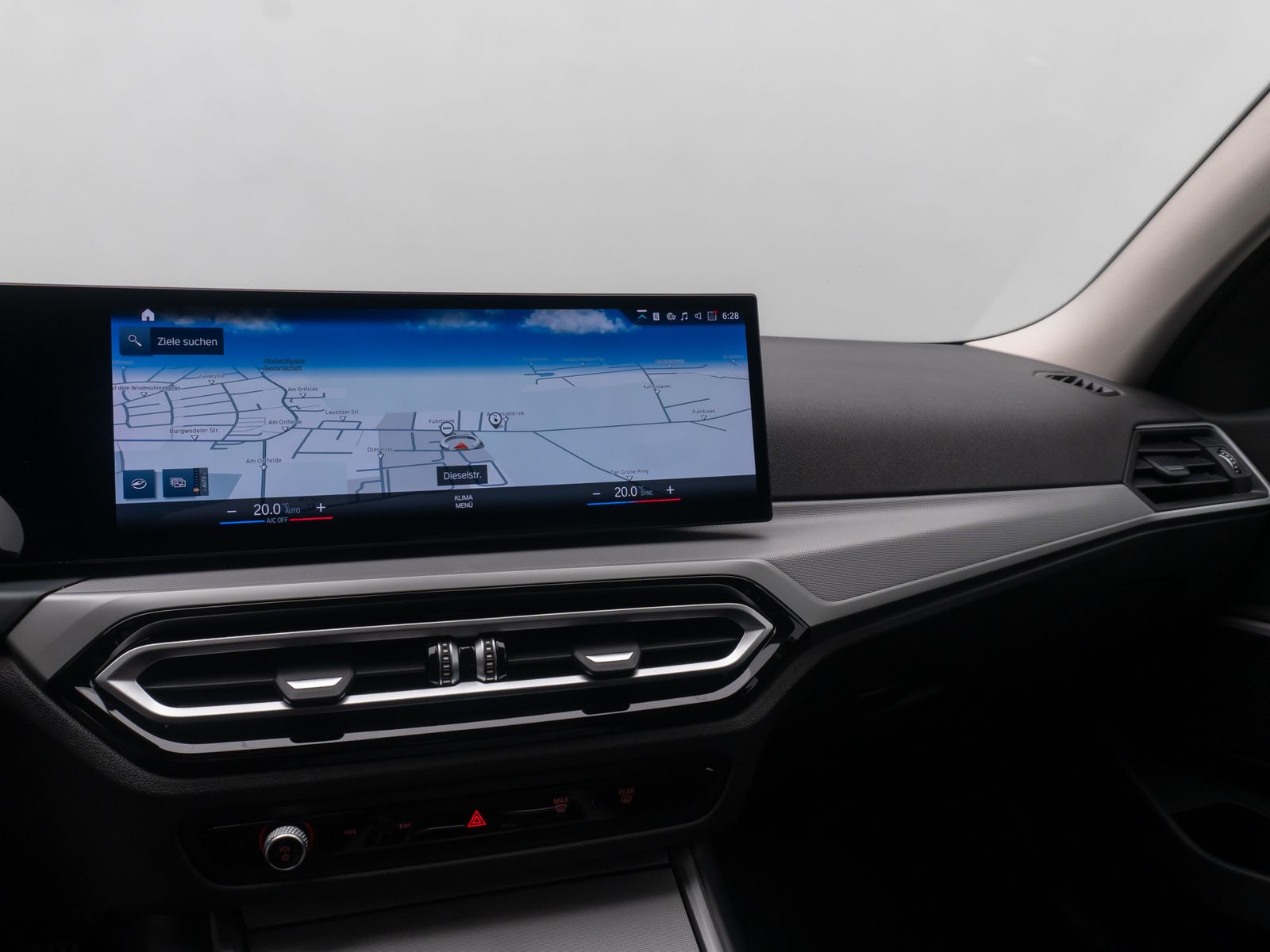 Fahrzeugabbildung BMW 320e Widscreen DAB Cockpit+ PDC GeschwindigReg