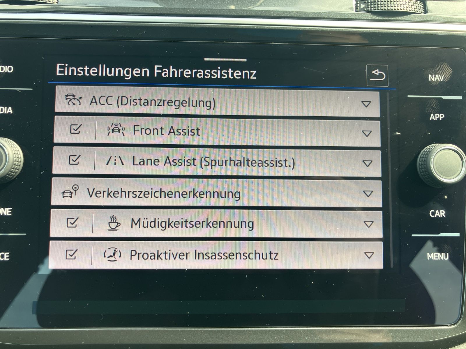 Fahrzeugabbildung Volkswagen Tiguan Life TSI DSG LED ACC SH LRHzg PDC AppConn