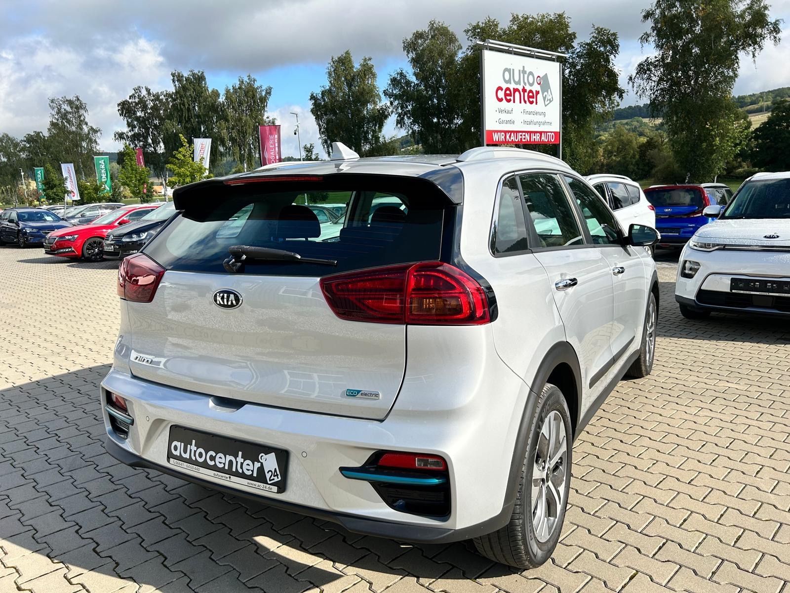 Fahrzeugabbildung Kia e-Niro°64 kWh°Leder°CCS°Kamera°1.Hand