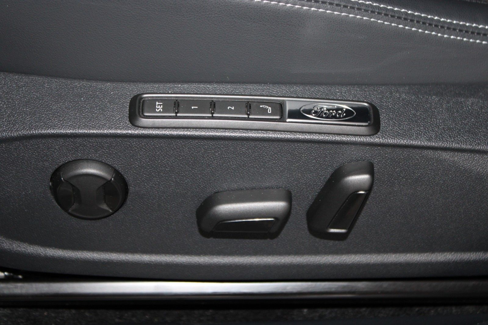 Fahrzeugabbildung Ford Explorer Ext.Range RWD 77kWh LED ACC NAVI uvm.