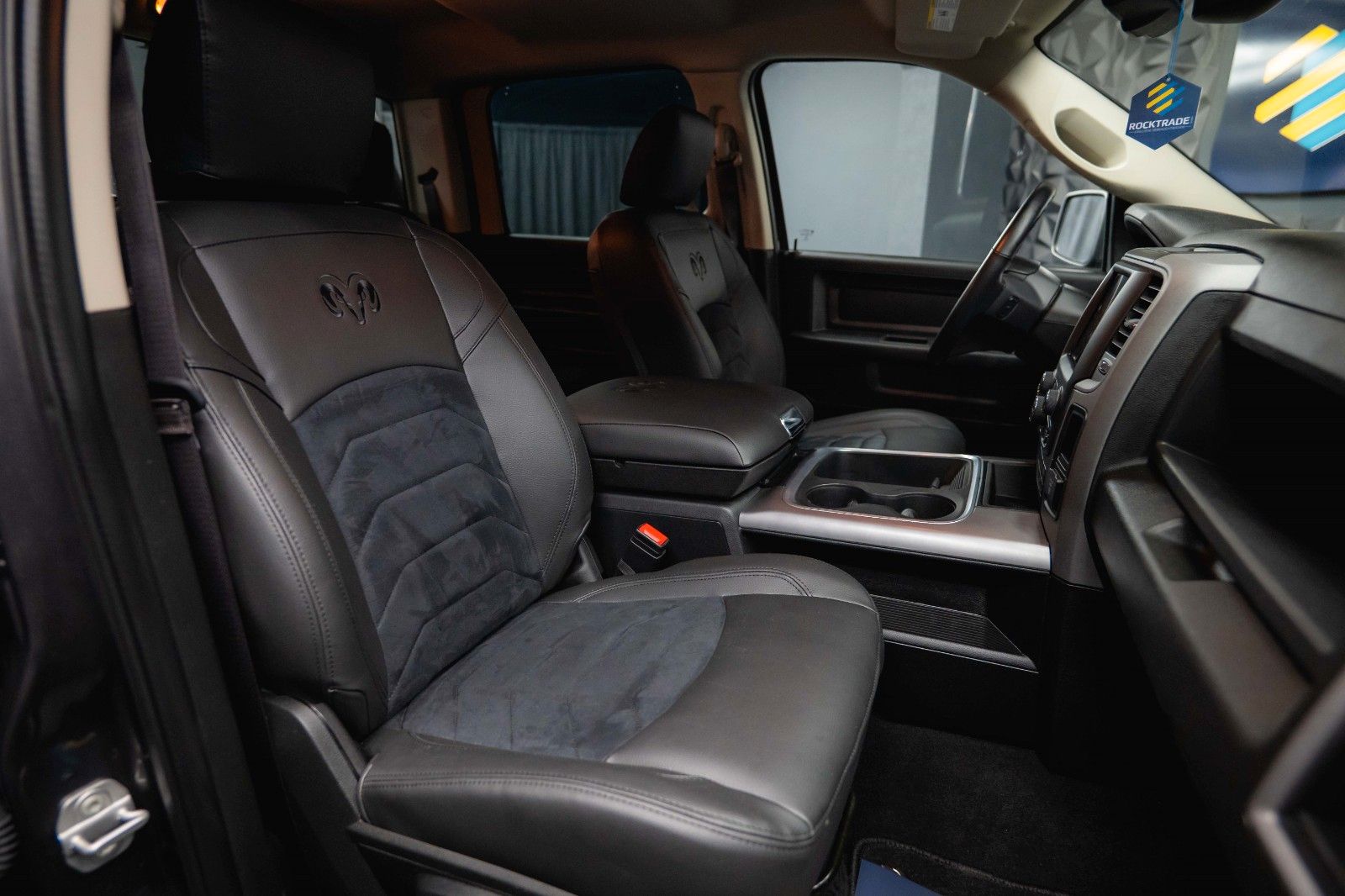 Fahrzeugabbildung Dodge RAM 5.7 V8 HEMI 4x4 OFFROAD Night-Paket *LED*AHK