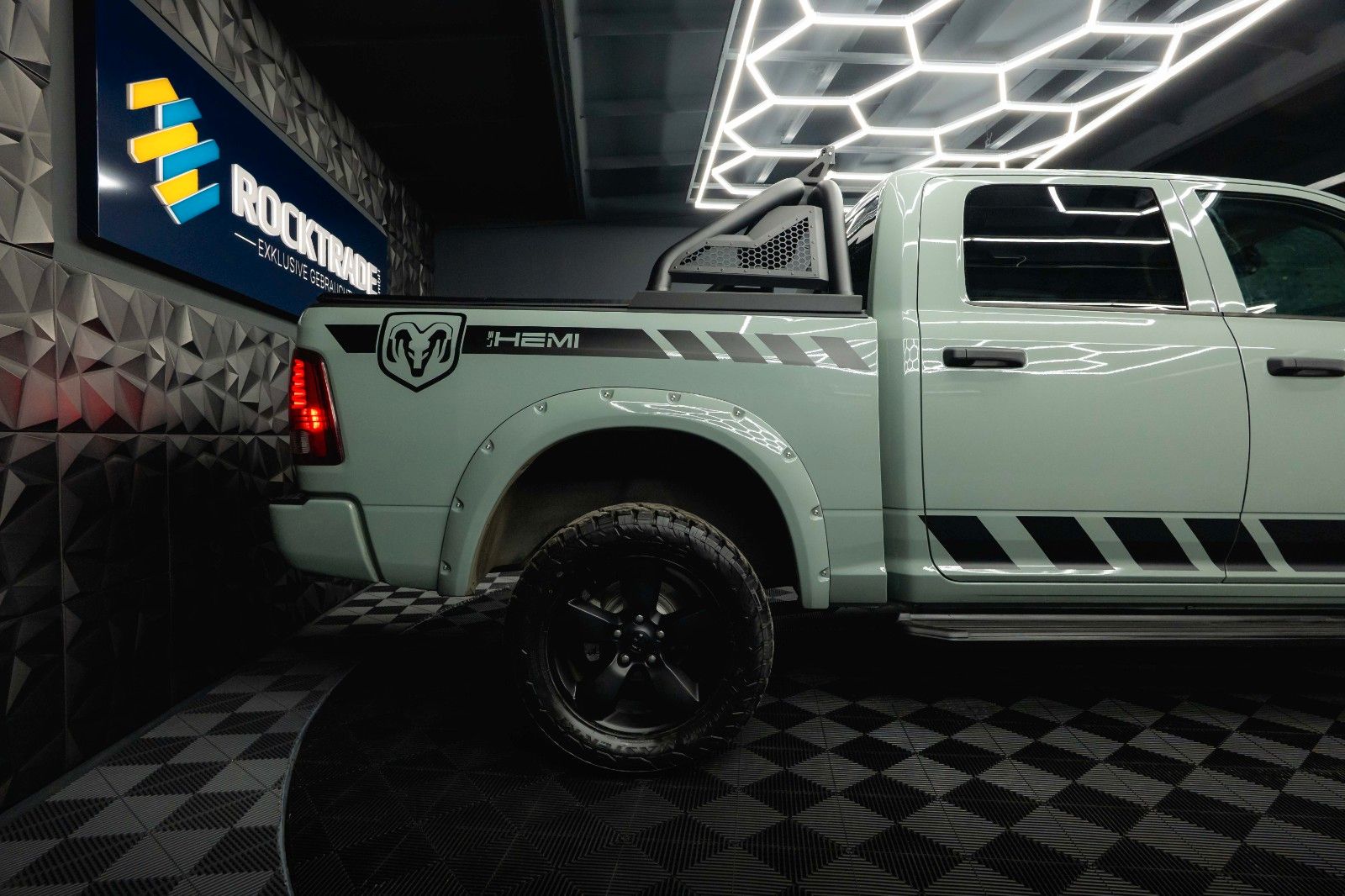 Fahrzeugabbildung Dodge RAM 5.7 V8 HEMI 4x4 OFFROAD Night-Paket *LED*AHK