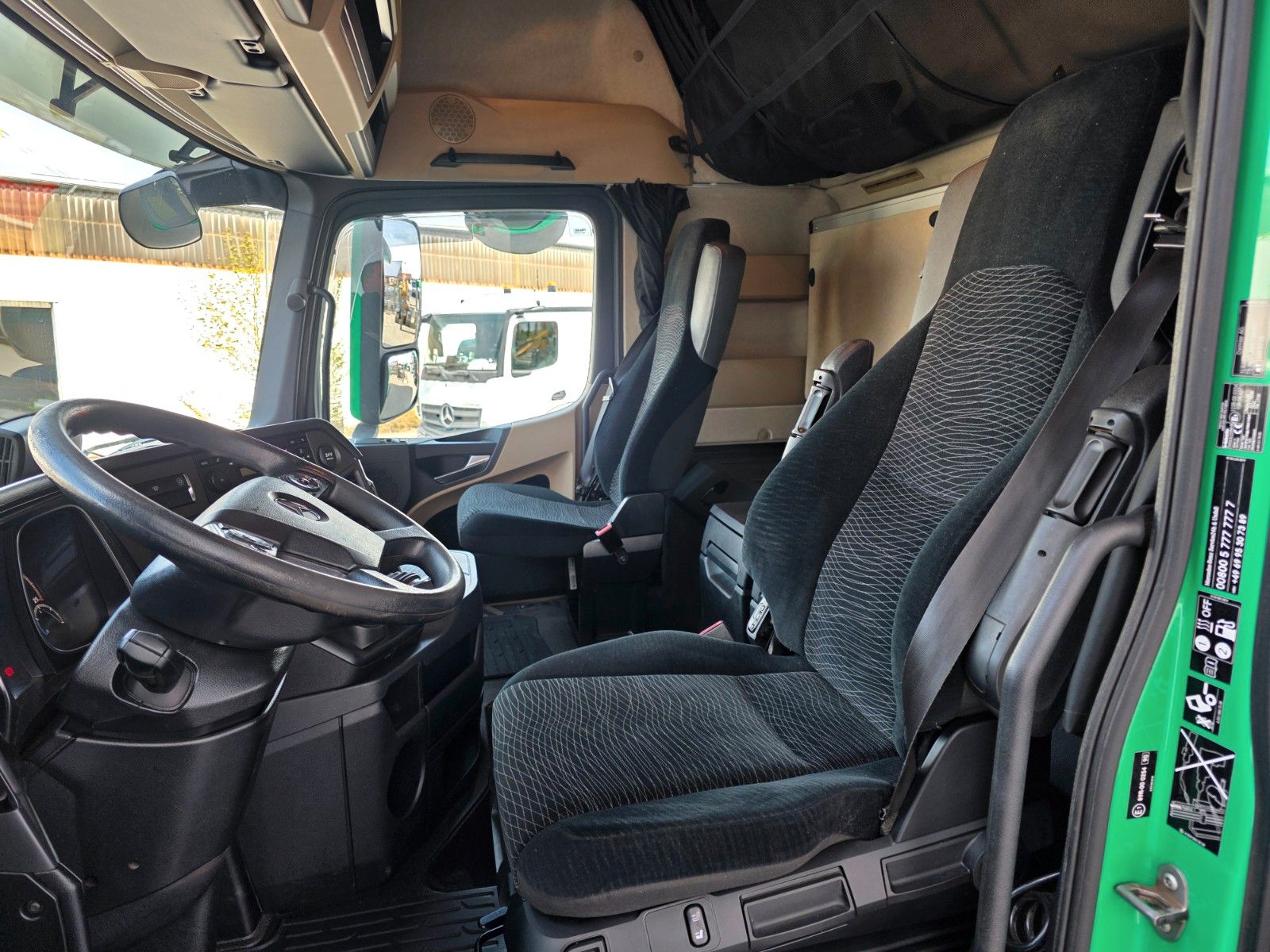Fahrzeugabbildung Mercedes-Benz Actros 1851 LSnRL Hubsattelplatte Retarder