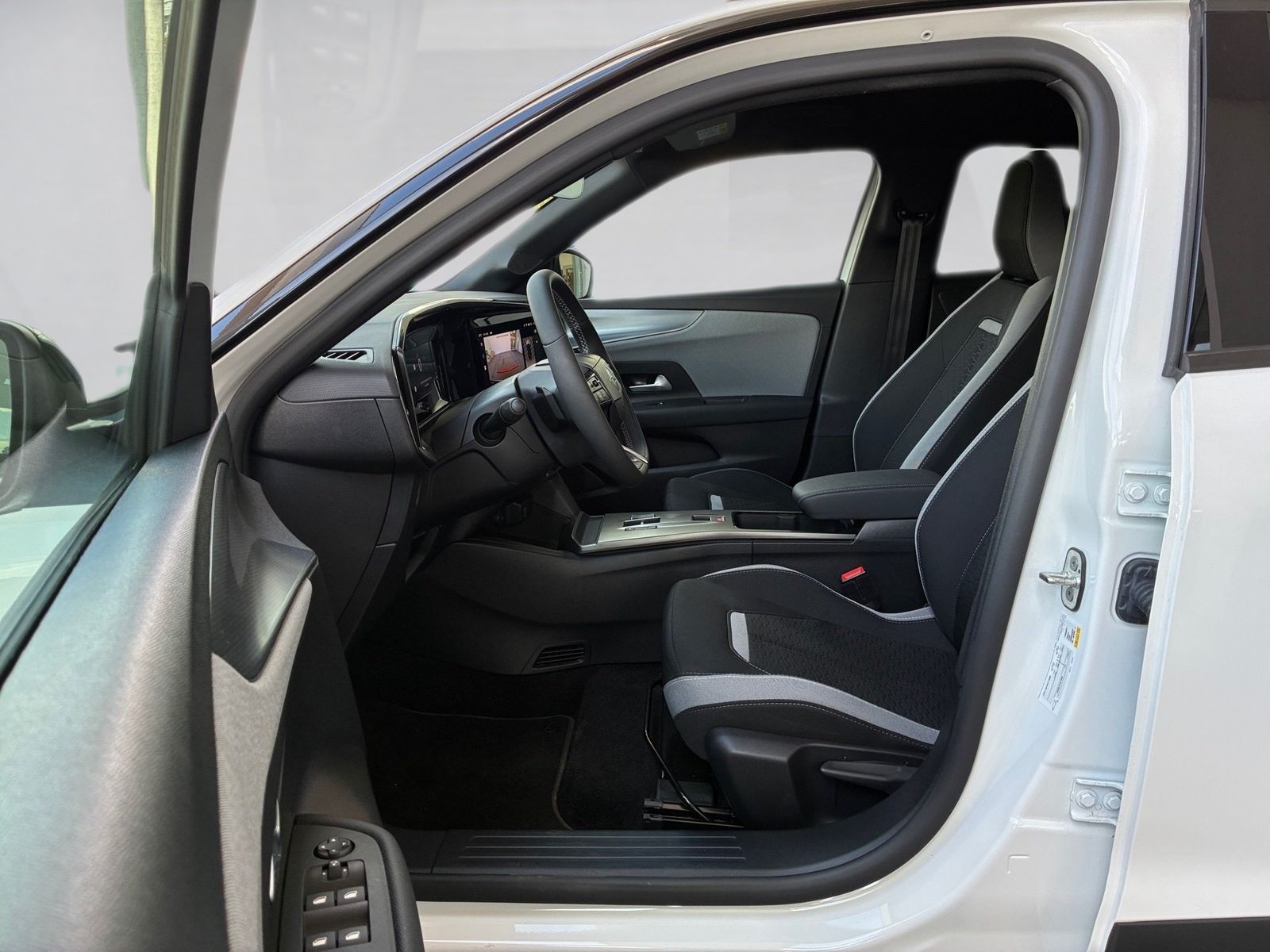 Fahrzeugabbildung Opel Mokka 1.2 Edition Kamera,LED,Navi,SHZ,Klimaaut.