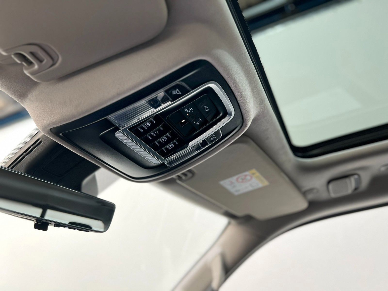 Fahrzeugabbildung Dodge RAM 1500 TUNGSTEN CREW CAB H/O Black Interieur