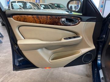 Jaguar XJ 2.7 D XJ6 Sovereign *Klima*Navi*PDC*Bluetooth