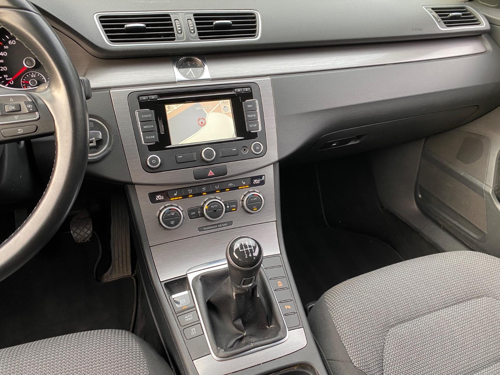 Volkswagen Passat 2013 — photo 14