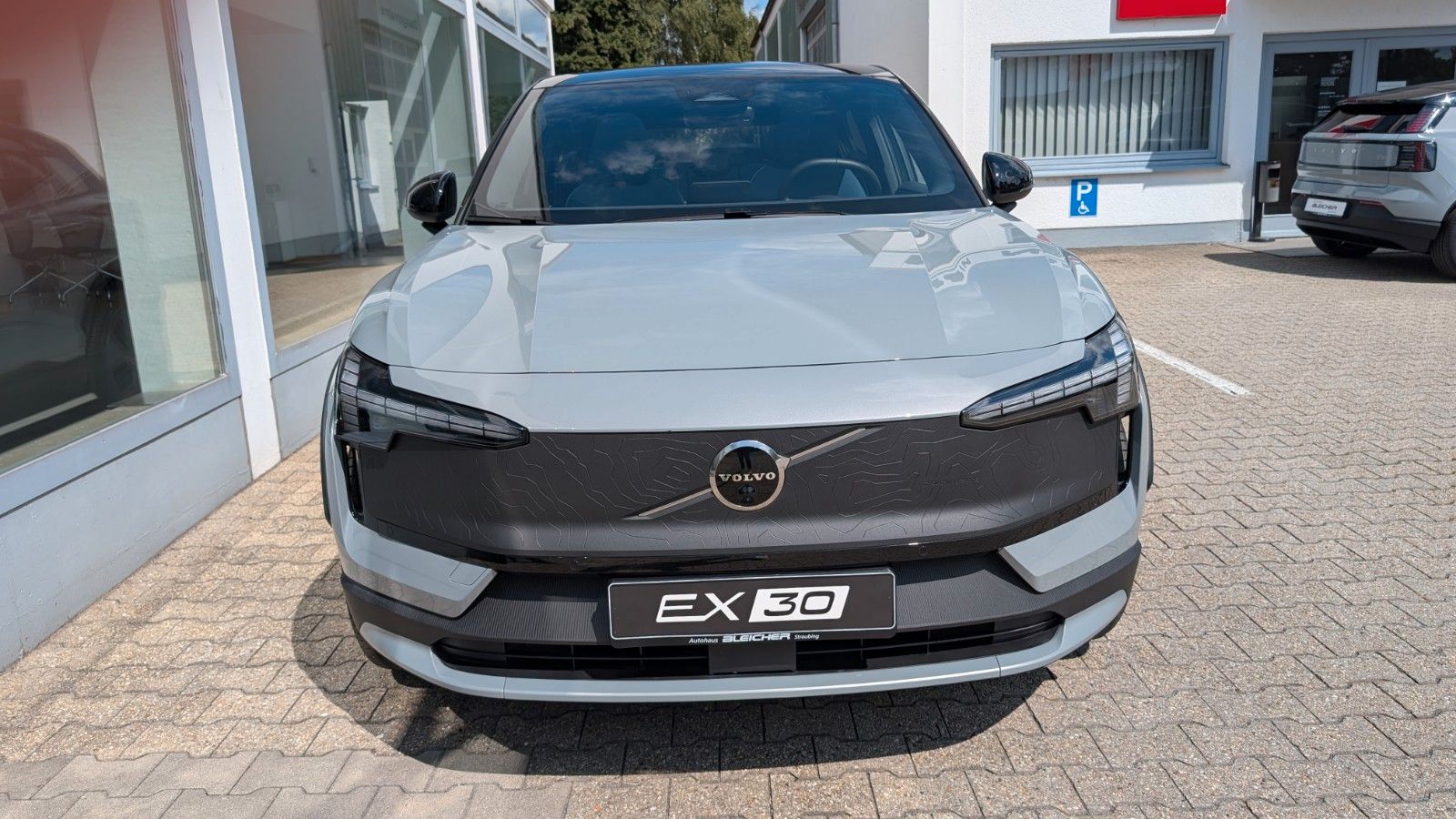 Fahrzeugabbildung Volvo EX30 CC Cross Country AWD | PANO | Performance