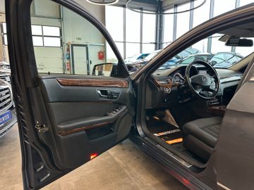 MYAUTOCENTER – Gebraucht- und Jahreswagen mit Werkstattservice in Pfaffenhofen Mercedes-Benz E 220 CDI Limousine BlueEfficiency *2. Hand*SHZ*