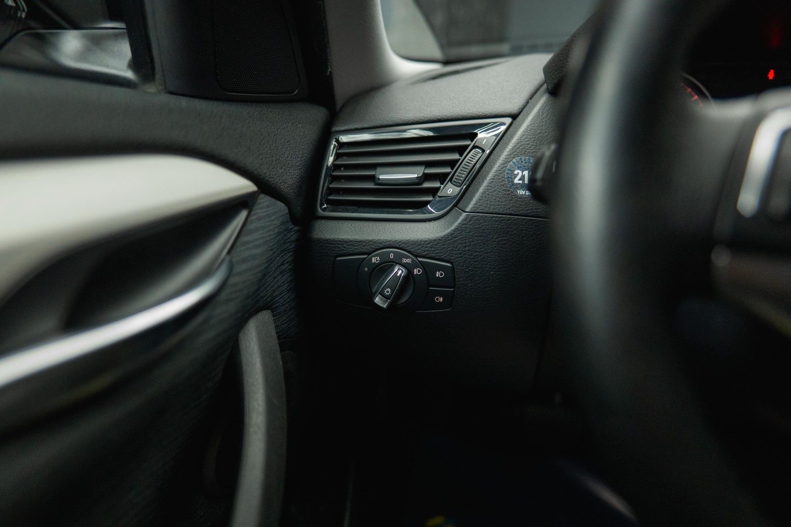 Fahrzeugabbildung BMW X1 xDrive20d Sport Line Autom. Bi-Xenon*Perlmutt