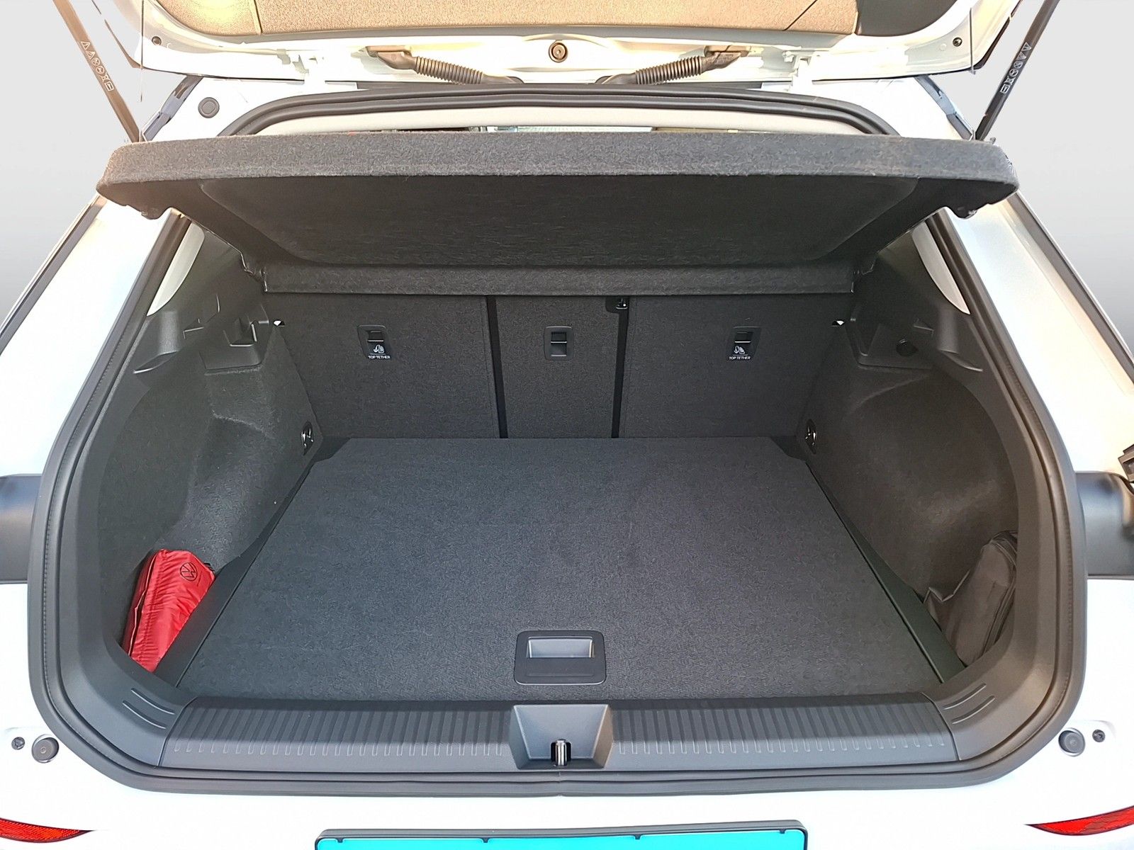 Fahrzeugabbildung Volkswagen T-Roc eTSI  Life DSG LEDplus Navi AID ACC RFK SH