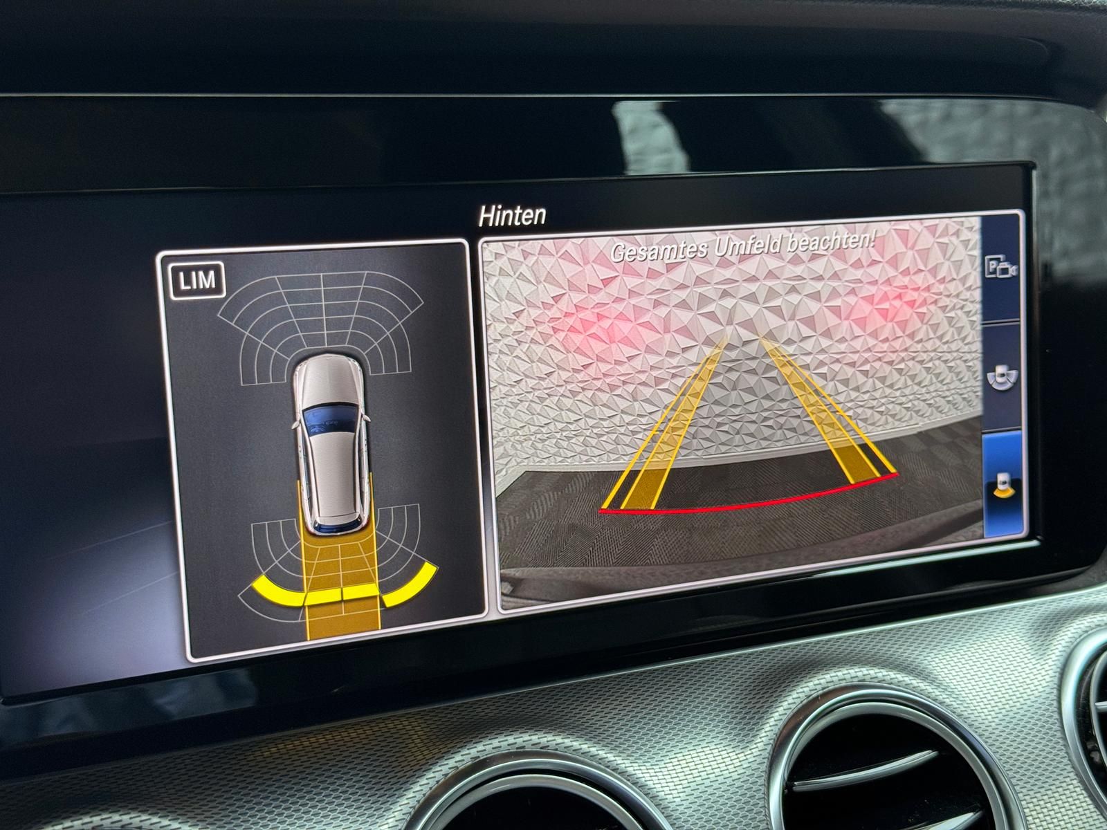 Fahrzeugabbildung Mercedes-Benz d T AVANTGARDE/TWA/RCAM/PDC/LED/CARPLAY/AMBIENTE
