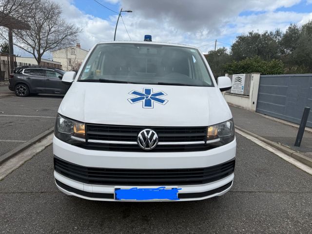 Volkswagen T6 Krankenwagen ambulance