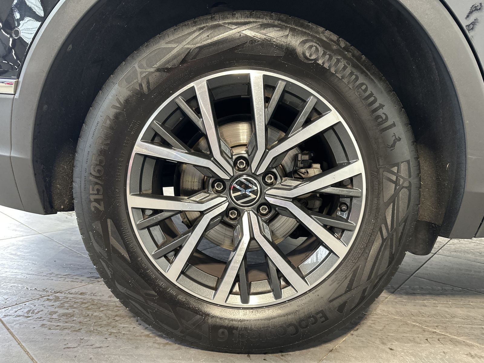 Fahrzeugabbildung Volkswagen Tiguan 2.0 TDI DSG Life NAV+LED+CARPLAY+KAM+ACC