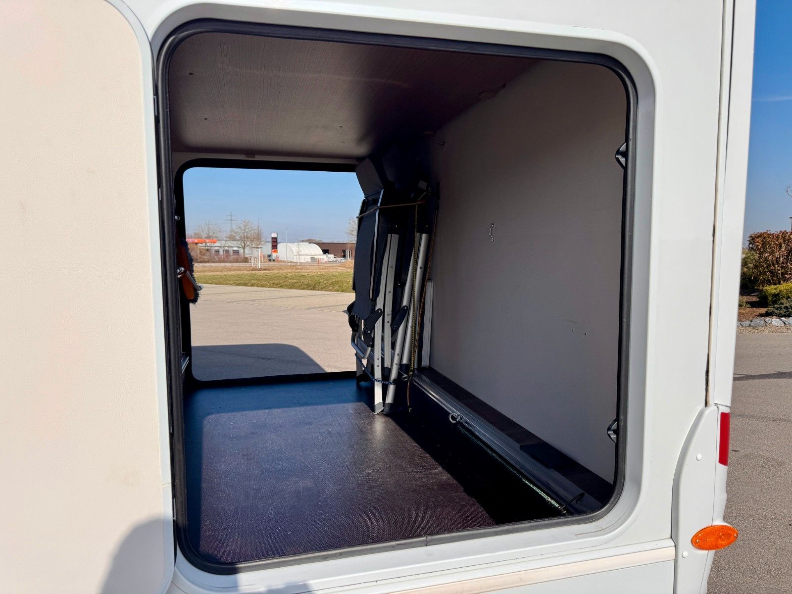 Fahrzeugabbildung Carado T338 *EDITION15 *HUBBETT *KLIMA *AHK