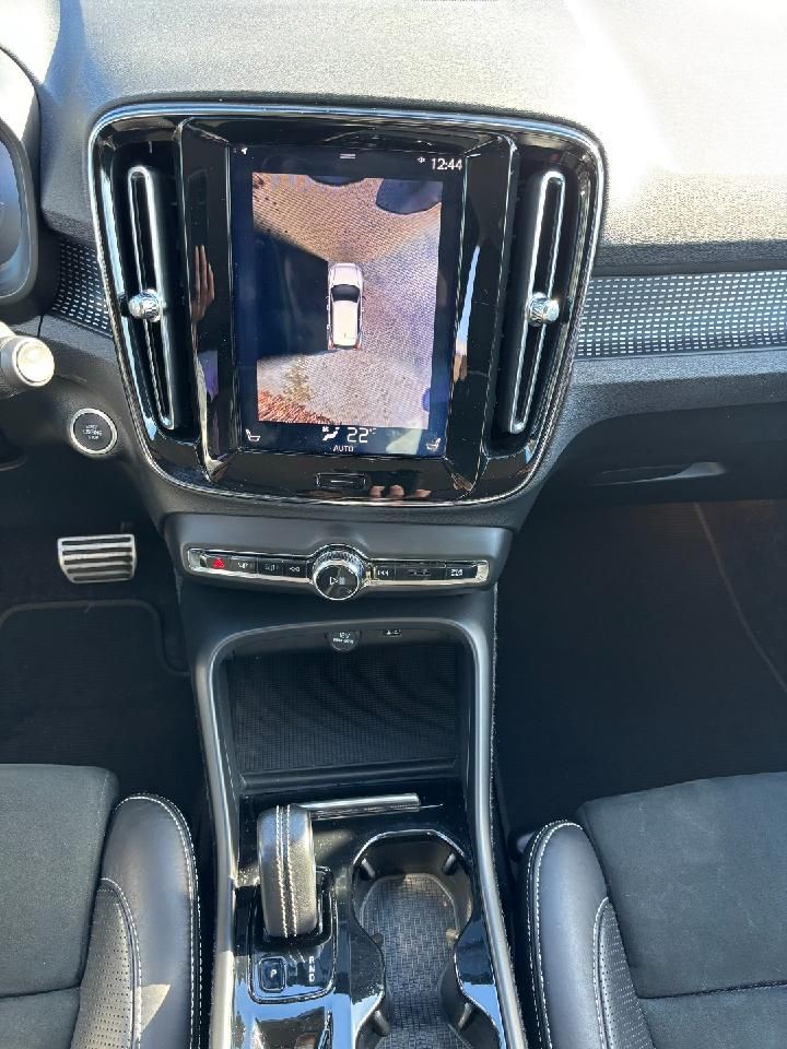 Fahrzeugabbildung Volvo XC40 R Design 2WD