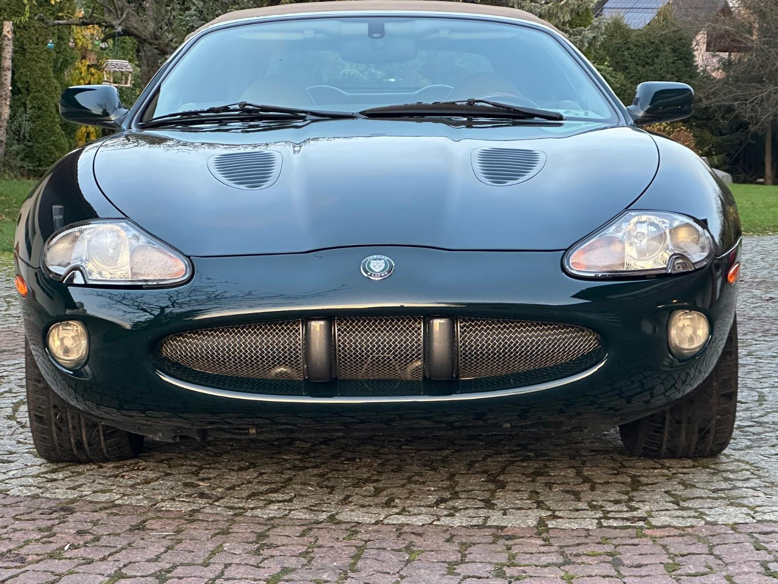 Jaguar XKR 4.0 V8 S/C Cabriolet pampered