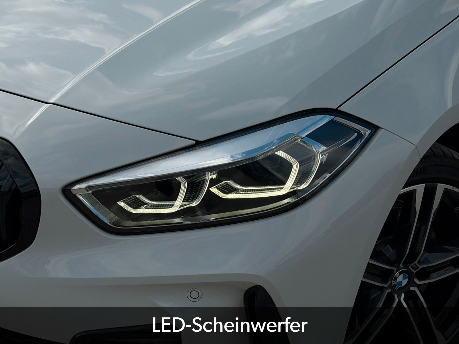 Fahrzeugabbildung BMW 118i M Sport SHZ HiFi Adap. LED PDC TEMP CarPlay