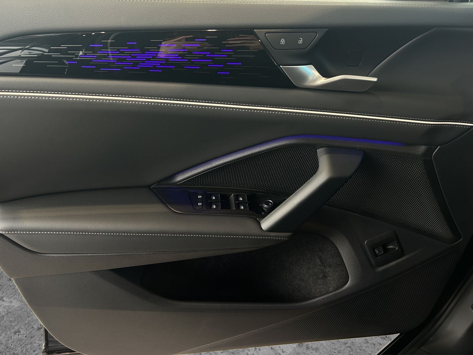Fahrzeugabbildung Volkswagen Tayron TDI Elegance DSG LED+ AHZV RFK