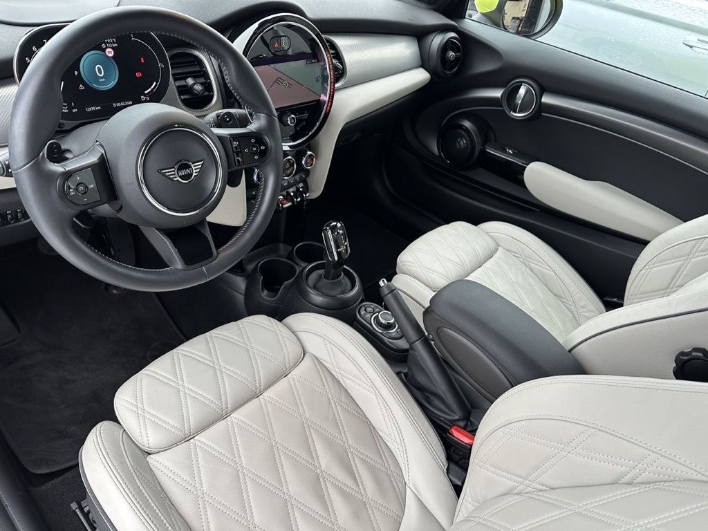 Fahrzeugabbildung MINI Cooper S Cabrio Classic Trim Sport-Aut. NAV+LED